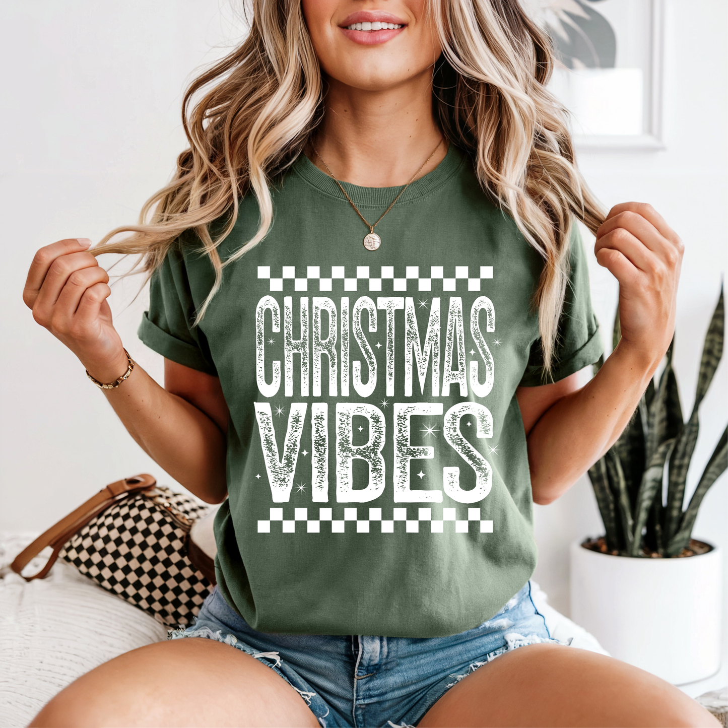 Christmas Vibes Tee