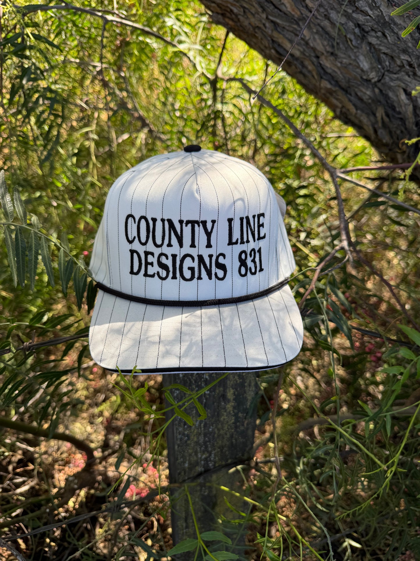 CLD831 White Pinstripe Snapback